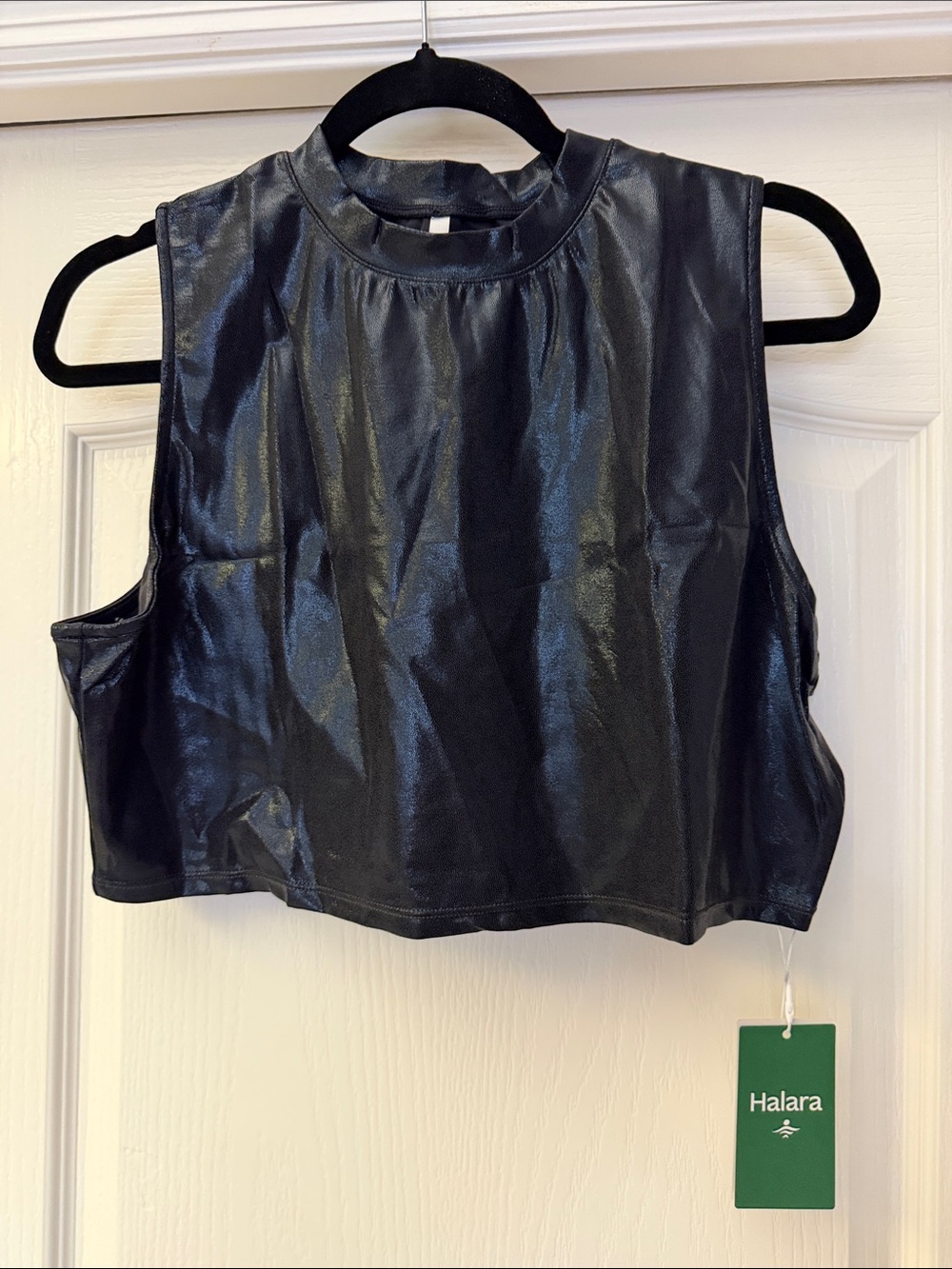 NWT HALARA Black Stretchy Liquid Cropped Tank